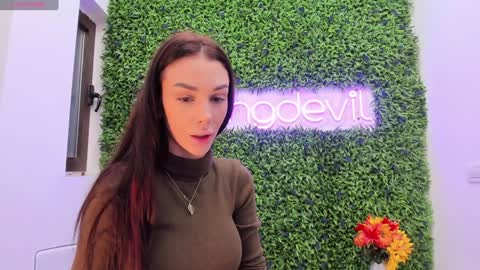 hotfallingdevil online show from November 13, 4:44 am