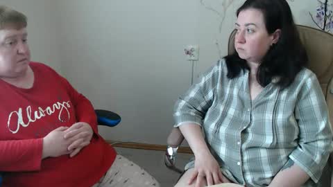 Snapshot of hotfiremommy chatting on April 18, 11:14 am LimonkaFire online show from April 18, 11:14 am