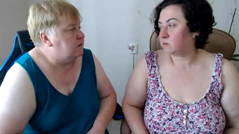 Snapshot of hotfiremommy chatting on July 9, 8:29 am LimonkaFire online show from July 9, 8:29 am