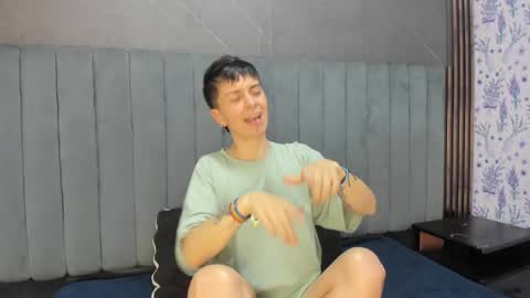 Snapshot of hothannah_ chatting on December 21, 3:02 am hannah online show from December 21, 3:02 am