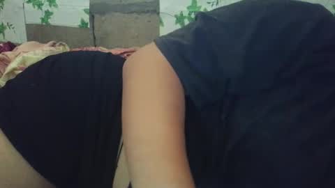 hotiemorenagurl18 online show from January 6, 5:33 am