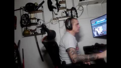 Snapshot of hotkinkytat chatting on January 31, 2:37 am hotkinkytat online show from January 31, 2:37 am