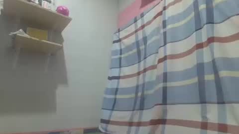 Snapshot of hotlavender chatting on February 9, 12:14 am hotlavender online show from February 9, 12:14 am