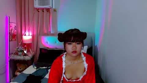 Layla online show from December 14, 1:38 pm