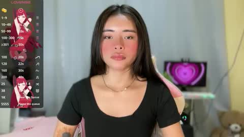 Snapshot of hotloveaxx chatting on March 28, 3:00 pm Vea online show from March 28, 3:00 pm
