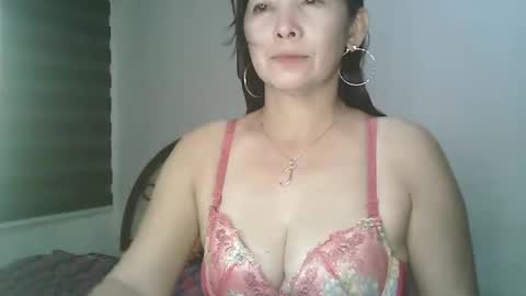 hotmamajen4u online show from May 11, 12:22 pm