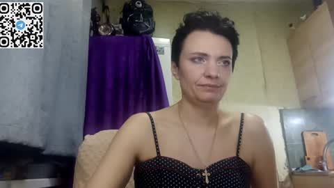 Snapshot of hotmamaqueen234 chatting on March 21, 12:04 am hotmamaqueen234 online show from March 21, 12:04 am