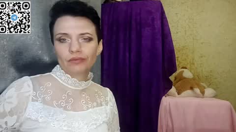 Snapshot of hotmamaqueen234 chatting on April 5, 5:54 pm hotmamaqueen234 online show from April 5, 5:54 pm