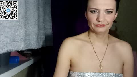 Snapshot of hotmamaqueen234 chatting on April 9, 7:19 pm hotmamaqueen234 online show from April 9, 7:19 pm