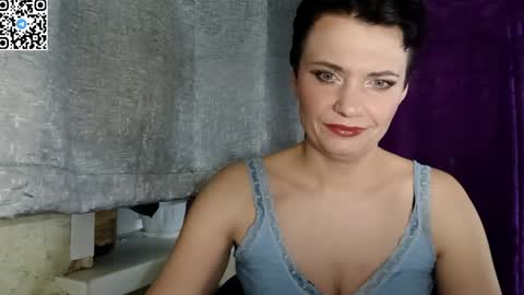 Snapshot of hotmamaqueen234 chatting on April 16, 7:14 pm hotmamaqueen234 online show from April 16, 7:14 pm