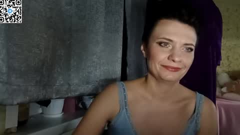 Snapshot of hotmamaqueen234 chatting on April 16, 9:39 pm hotmamaqueen234 online show from April 16, 9:39 pm