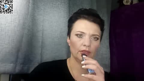 Snapshot of hotmamaqueen234 chatting on May 1, 7:40 pm hotmamaqueen234 online show from May 1, 7:40 pm