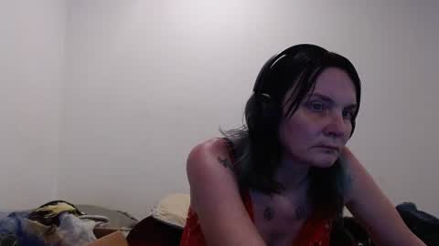 Snapshot of hotmodel1984 chatting on June 18, 2:01 am hotmodel1984 online show from June 18, 2:01 am