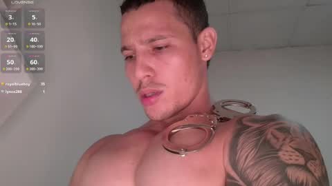 Snapshot of hotmusclebaby chatting on June 18, 9:14 am Max online show from June 18, 9:14 am