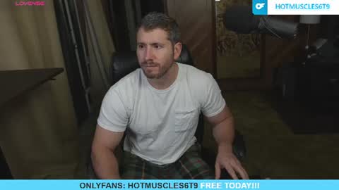 hotmuscles6t9 online show from June 22, 2:57 am