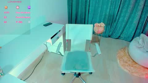 hotsecretary2 online show from February 1, 11:42 am