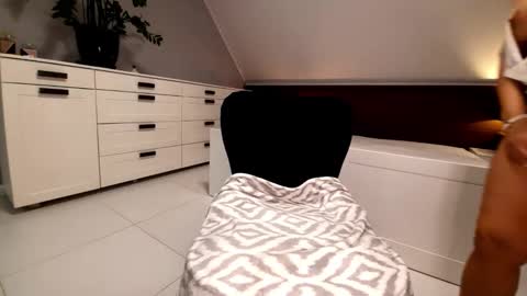 Mola online show from March 20, 11:37 am