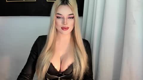 STELLA online show from December 2, 8:30 am