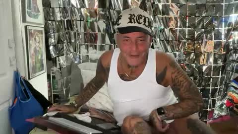 hotstuff775616 online show from April 7, 1:50 am