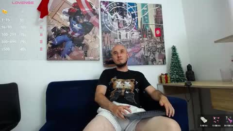 hott_asses online show from December 19, 5:50 pm