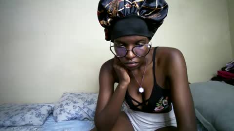 hott_asss online show from May 25, 6:36 pm