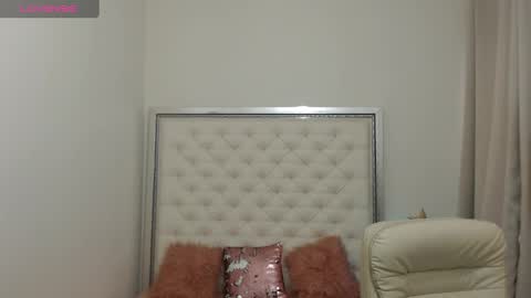 Snapshot of hott_eryka chatting on December 12, 9:08 am Eryka online show from December 12, 9:08 am