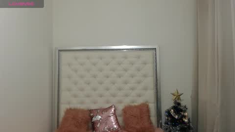 Snapshot of hott_eryka chatting on December 28, 4:08 am Eryka online show from December 28, 4:08 am