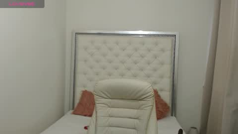 Snapshot of hott_eryka chatting on January 18, 10:28 am Eryka online show from January 18, 10:28 am