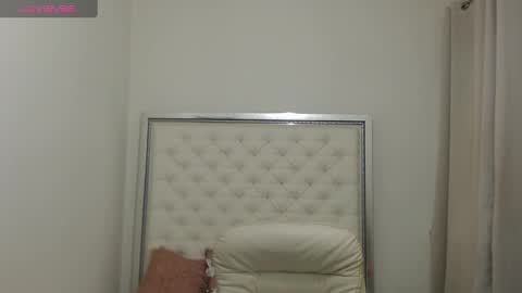 Snapshot of hott_eryka chatting on February 3, 10:03 am Eryka online show from February 3, 10:03 am