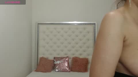 Snapshot of hott_eryka chatting on February 5, 8:43 am Eryka online show from February 5, 8:43 am