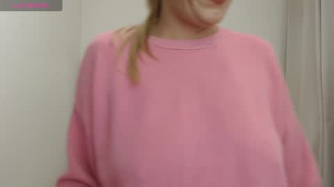 Snapshot of hott_eryka chatting on February 8, 5:29 am Eryka online show from February 8, 5:29 am