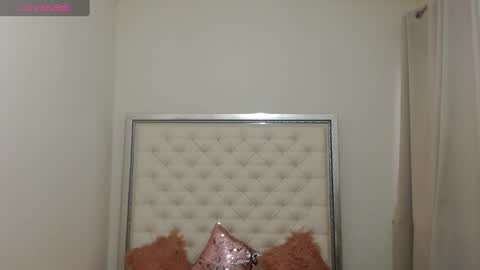 Snapshot of hott_eryka chatting on February 13, 10:02 am Eryka online show from February 13, 10:02 am