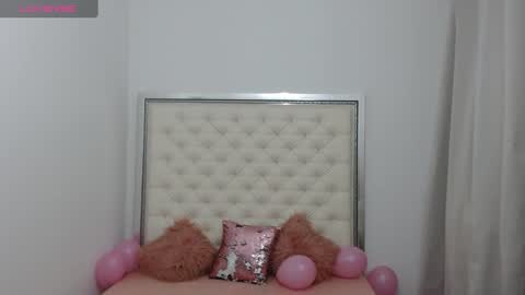 Snapshot of hott_eryka chatting on February 22, 3:45 am Eryka online show from February 22, 3:45 am