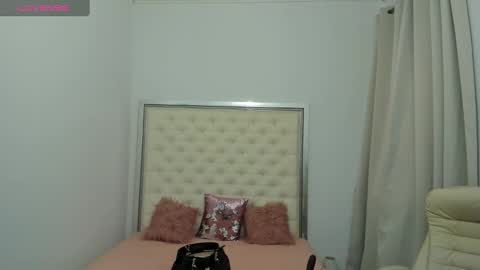 Snapshot of hott_eryka chatting on September 19, 10:38 am Eryka online show from September 19, 10:38 am