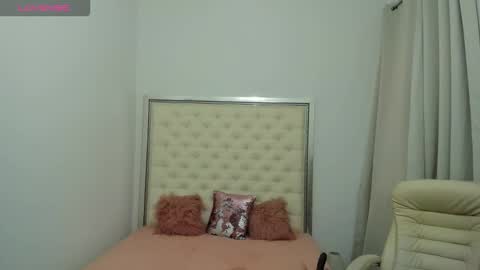 Snapshot of hott_eryka chatting on October 27, 5:11 am Eryka online show from October 27, 5:11 am