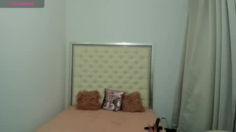 Snapshot of hott_eryka chatting on November 3, 10:05 am Eryka online show from November 3, 10:05 am