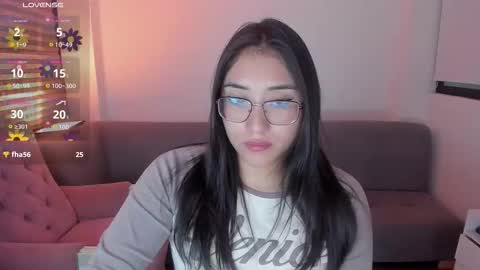 hottbee3645 online show from February 5, 10:14 pm