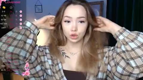 Snapshot of hottease_pvt chatting on December 17, 2:23 am hello Im Eva online show from December 17, 2:23 am