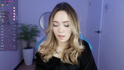 Snapshot of hottease_pvt chatting on January 28, 5:11 am hello Im Eva online show from January 28, 5:11 am