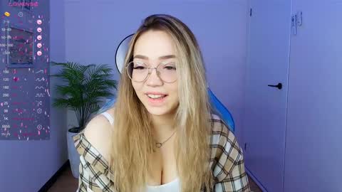 Snapshot of hottease_pvt chatting on February 5, 1:47 am hello Im Eva online show from February 5, 1:47 am