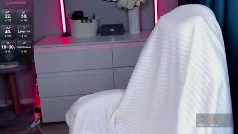 Snapshot of hottease_pvt chatting on October 2, 2:35 pm hello Im Eva online show from October 2, 2:35 pm