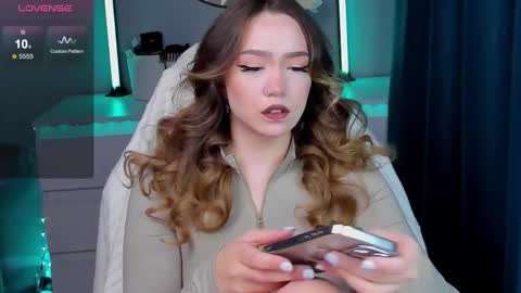 Snapshot of hottease_pvt chatting on October 6, 9:40 am hello Im Eva online show from October 6, 9:40 am