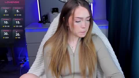 hello Im Eva online show from November 15, 10:12 am