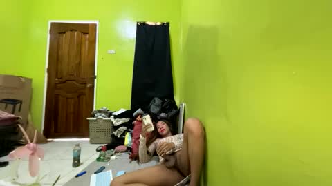 Snapshot of hottest_skinnygirl26 chatting on March 3, 5:02 am kitty online show from March 3, 5:02 am