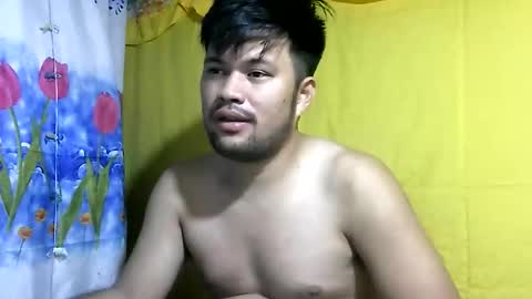 HottestPinoy32 online show from May 24, 9:20 pm