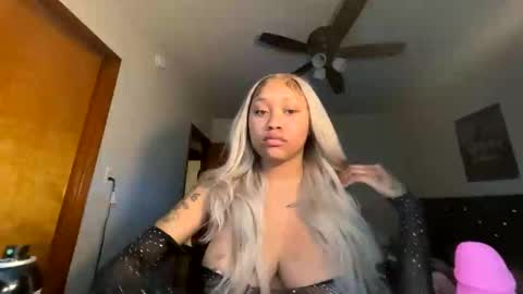 hottie940534 online show from December 14, 10:36 pm