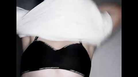 Snapshot of hottie_asianbabe chatting on February 25, 12:42 am Leen online show from February 25, 12:42 am