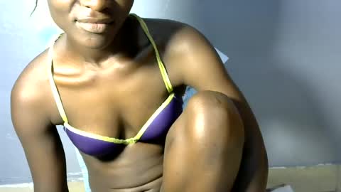 Snapshot of hottie_gal90 chatting on July 12, 5:09 am hottie_gal90 online show from July 12, 5:09 am