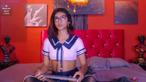 Veronica independent model online show from April 10, 8:35 pm