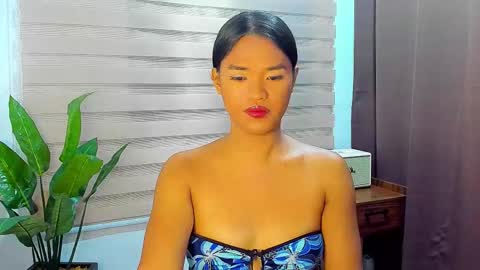 Maxine online show from September 16, 1:23 pm